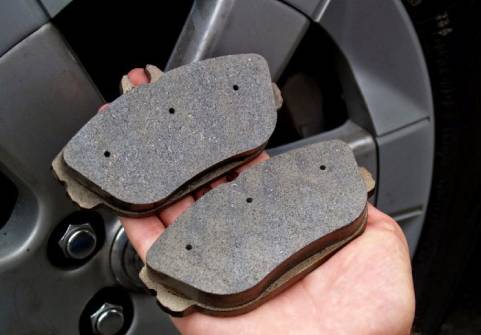 شیشه کردن لنت ترمز: بررسی جامع و راهکارها